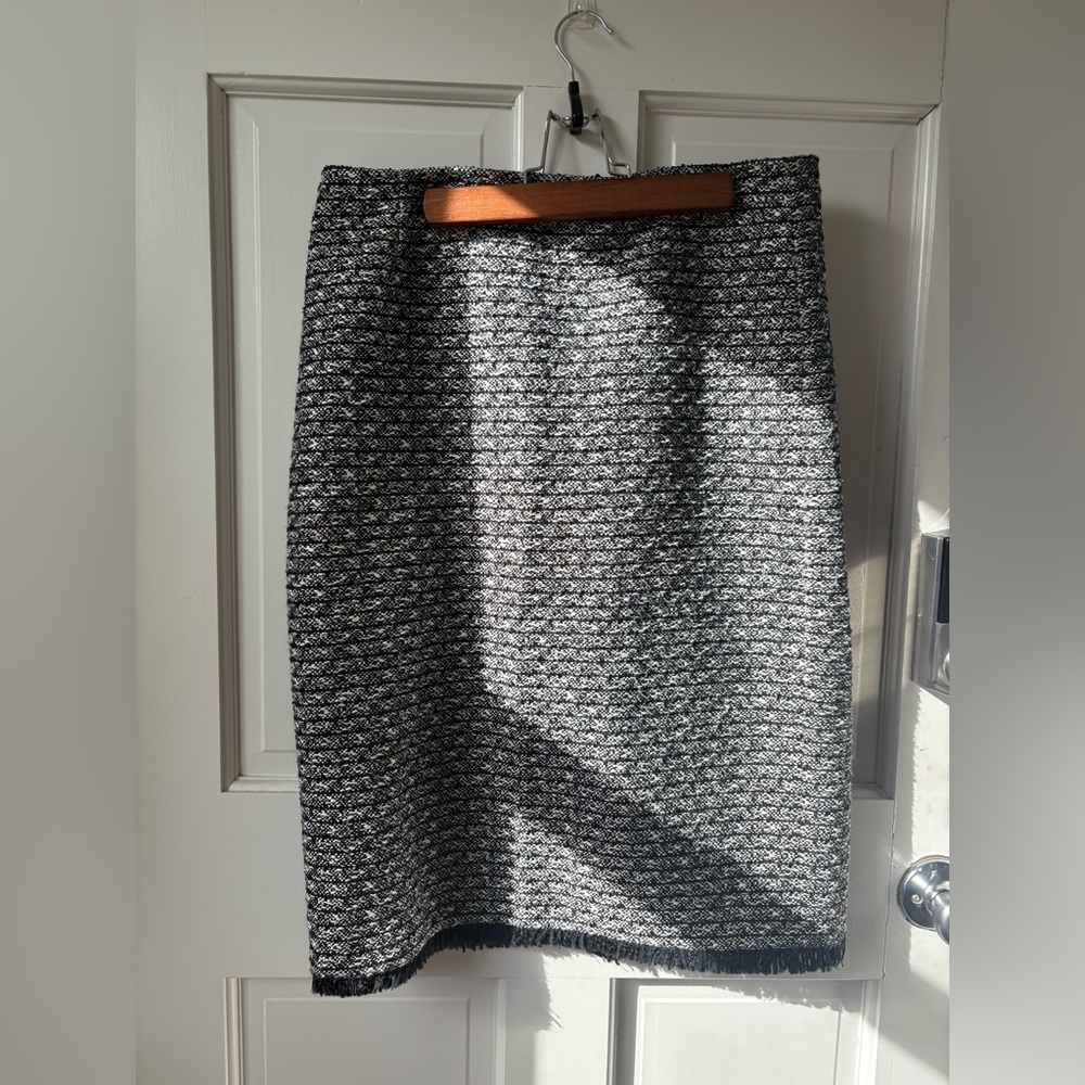 (3/$25) J. Crew Black and White Tweed Pencil Skirt Fringe Trim Size L